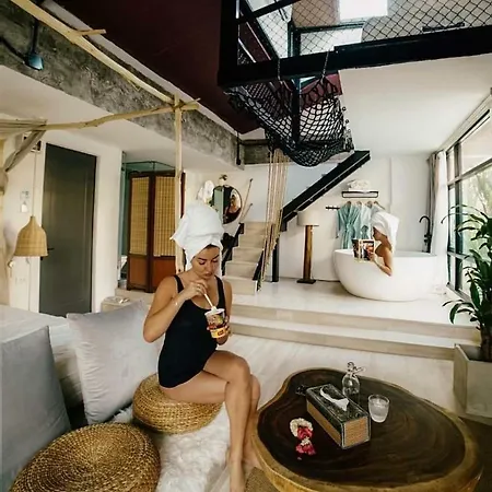 Yolo Bangkok Boutique Hotel Exterior photo
