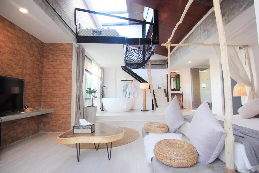Yolo Boutique Hotel